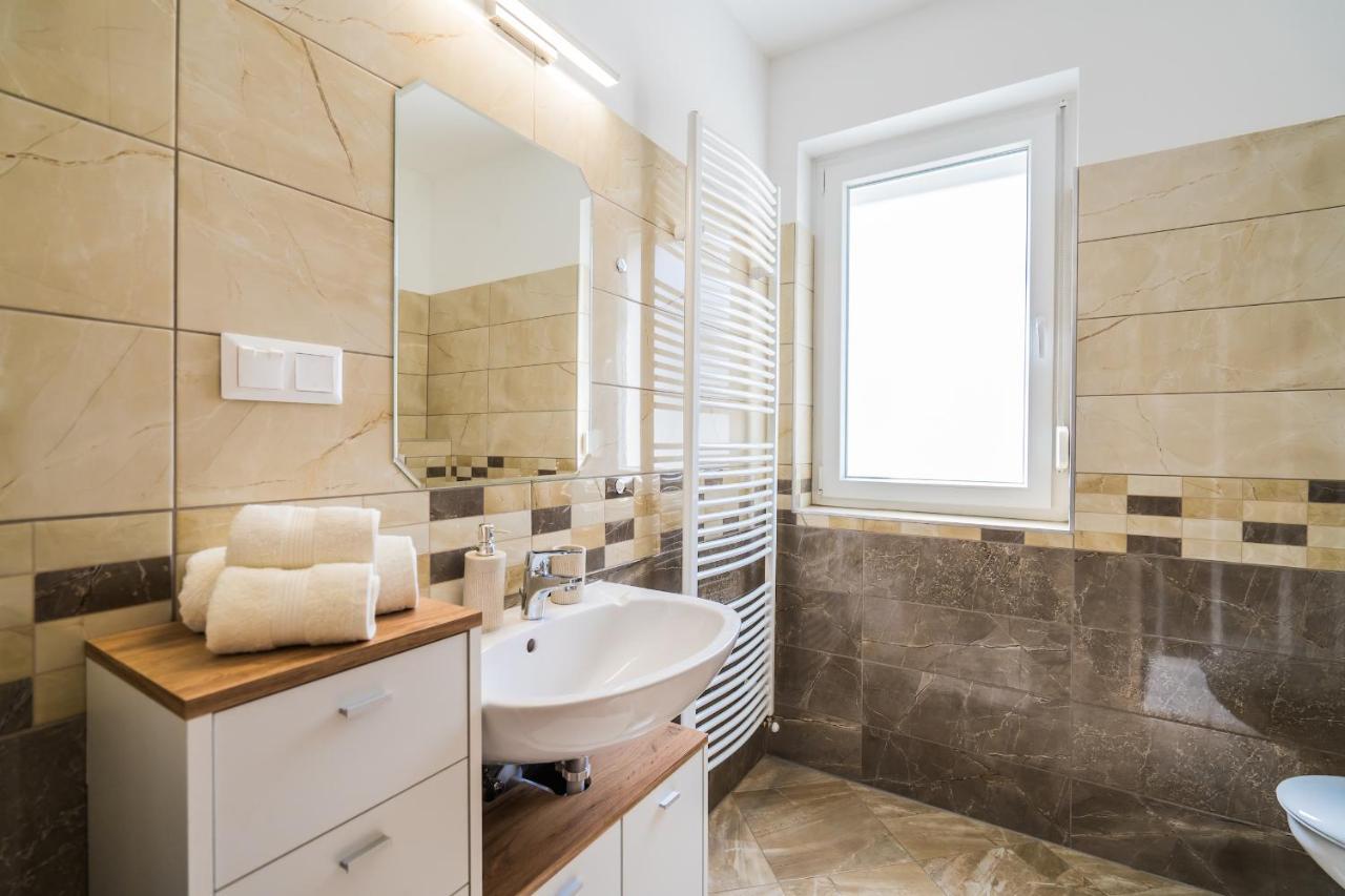 Gemini Apartments Siofok I., Iii. ภายนอก รูปภาพ