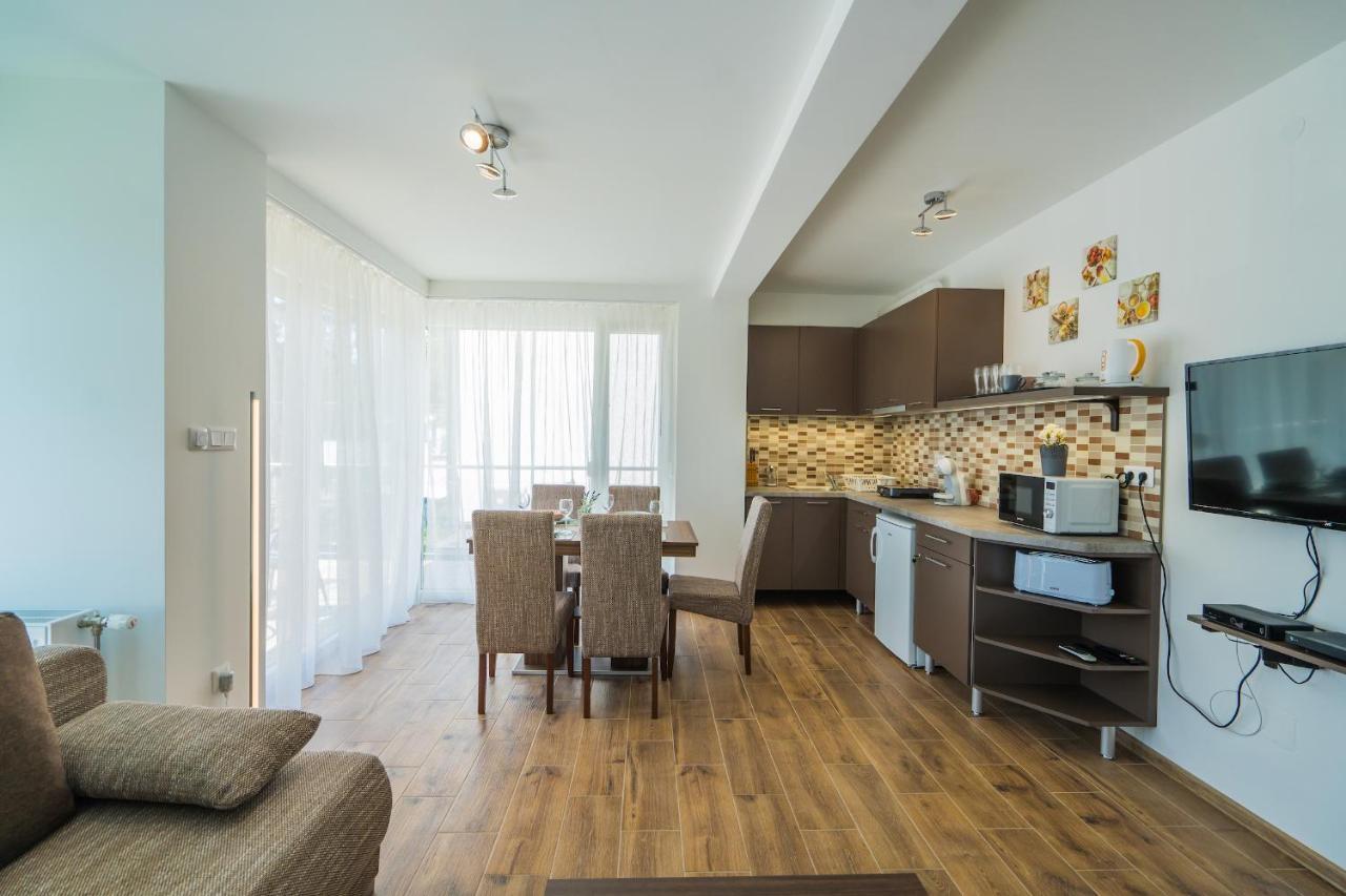 Gemini Apartments Siofok I., Iii. ภายนอก รูปภาพ